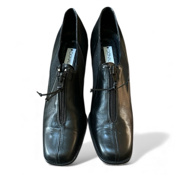 Donald J. Pliner Shoes - Donald J Pliner Black Leather Square Toe Zip Front Block Heal Couture Shoes 9N